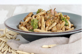 Traditional “Skioufichta” Cretan pasta with chicken, fresh thyme, broccoli and Metsovone cheese