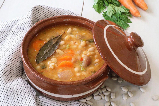 Bean soup (Greek Fasolada)