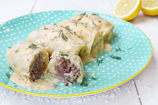 Cabbage rolls with egg-lemon sauce